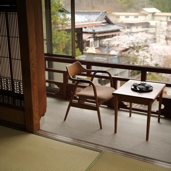 永く湯治客を迎えてきた歴史と伝統が佇む【金涌館・特別室】禁煙